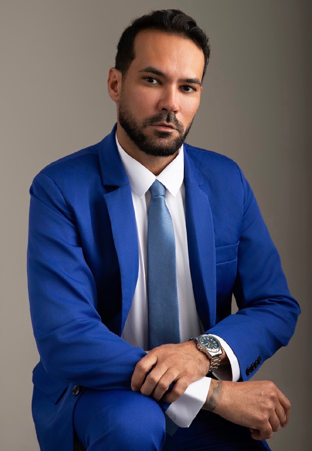Edvaldo Antonio da Silva, advogado previdenciário, de terno azul